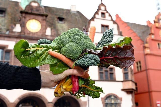 Schrges aus dem Standesamt: In Freiburg sagt eine Braut mit Brokkoli-Strau "Ja, ich will!"