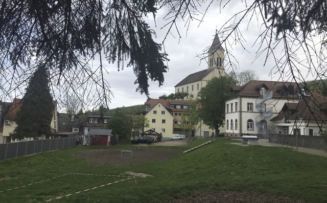 Der Erweiterungsbau der Auggener Schul...dpunkt aus links auf den Grnflchen.   | Foto: Jutta Schtz