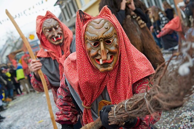 Sorgen an den Umzgen traditionell fr gute Stimmung: die Neuenburger Burghexen.  | Foto: Volker Mnch