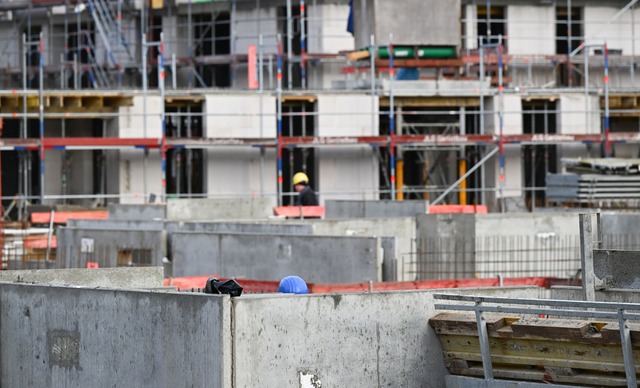 Der Wohnungsbau in Deutschland kommt s... nicht ausreichend voran. (Archivbild)  | Foto: Bernd Wei&szlig;brod/dpa