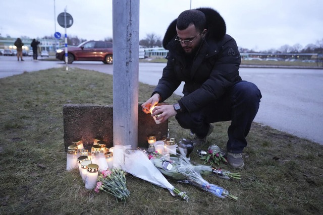 Mindestens elf Menschen sind gestorben.  | Foto: Sergei Grits (dpa)