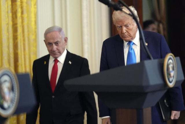 US-Prsident Donald Trump (rechts) und...ferenz im East Room des Weien Hauses.  | Foto: Evan Vucci (dpa)