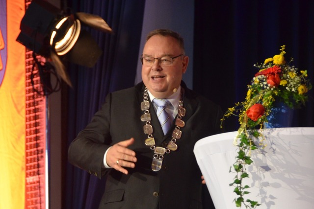 Beim Neujahrsempfang in Teningen kndi...r eine dritte Amtszeit zu kandidieren.  | Foto: Michael Strter