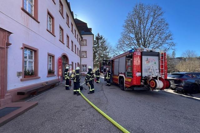 Vermeintlicher Kaminbrand in Friedenweilers Seniorenheim lst Groeinsatz aus