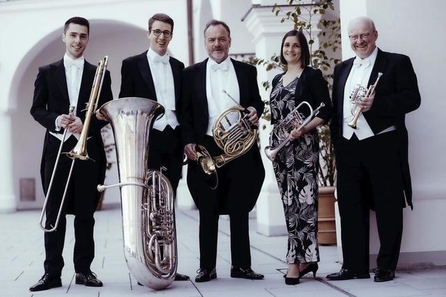 Die Band Harmonic Brass tritt in der Sexuaer Dorfkirche auf