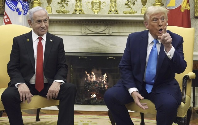 Einig ber die Zukunft von Gaza: Israe...tanjahu und US-Prsident Donald Trump.  | Foto: Evan Vucci (dpa)