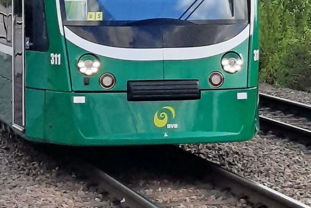 Auto kollidiert mit Tram in Weil am Rhein