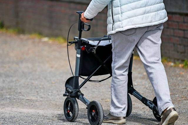 Unbekannter stiehlt den Rollator einer 82-Jhrigen aus Steinen