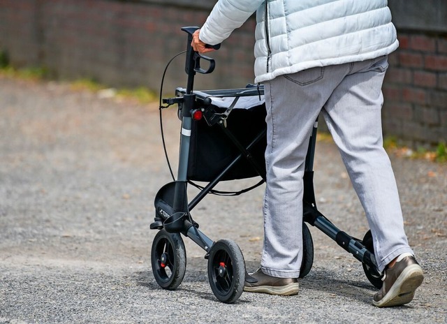 Die Steinener Polizei sucht einen Rollatordieb.  | Foto: Kirsten Neumann (dpa)