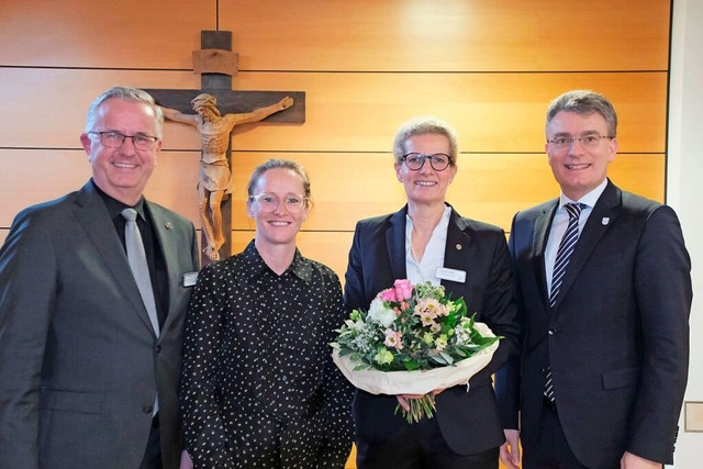 Das nun wieder komplette Vorstandstrio...auer-Rabe sowie Landrat Thorsten Erny.  | Foto: Hubert Rderer