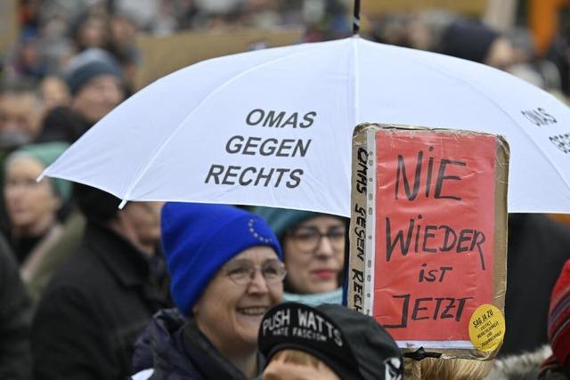 Es geht um Demokratie, Freiheit, Lebensstil – warnt Gerda Liebner von den "Omas gegen Rechts"