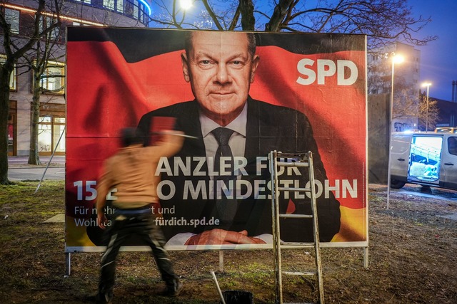 Nicht nur mit Plakaten, auch in sozial...;r die Parteien geworben. (Archivbild)  | Foto: Kay Nietfeld/dpa