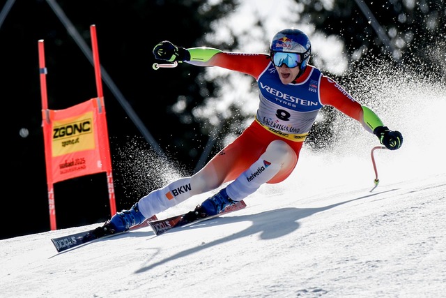 Dem Schweizer Superstar gelang ein perfekter Super-G.  | Foto: Gabriele Facciotti/AP/dpa