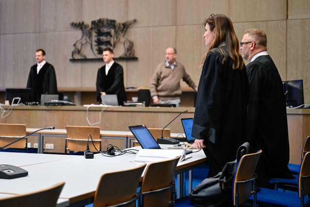 Zum Prozessauftakt Anfang Januar am La... ausgeben zu k&ouml;nnen. (Archivbild)  | Foto: Uwe Anspach/dpa