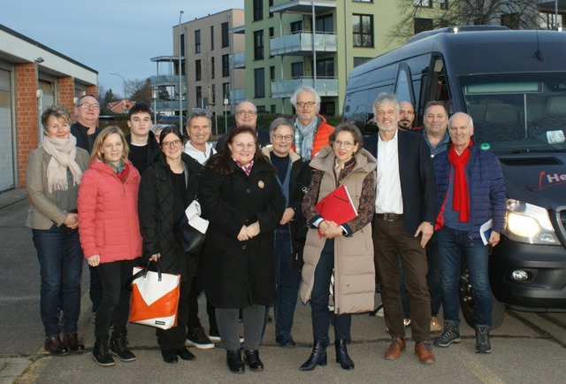 Die Delegation aus Steinen zusammen mi...er gemeinsamen Busfahrt durch Steinen.  | Foto: Gemeinde Steinen