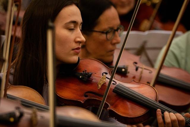 Fotos: Das Akademische Orchester Freiburg bei der Probe fr Schostakowitschs 7. Sinfonie