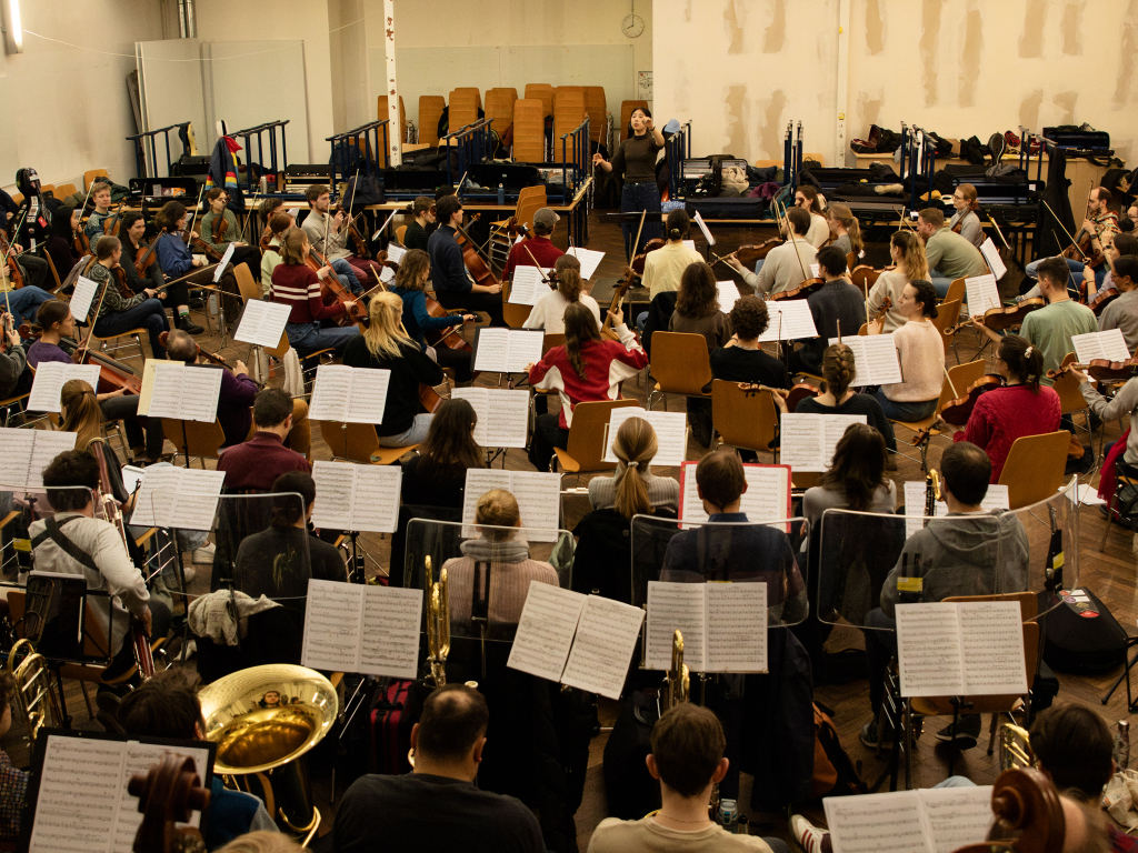 Mehr als 100 junge Musikerinnen und Musiker bringen am Wochenende Schostakowitschs Sinfonie Nr. 7 auf die Bhne des Freiburger Konzerthauses.