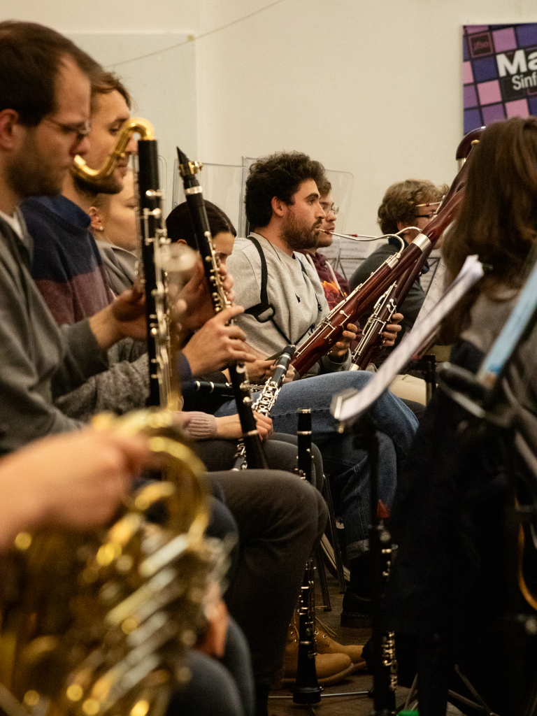 Mehr als 100 junge Musikerinnen und Musiker bringen am Wochenende Schostakowitschs Sinfonie Nr. 7 auf die Bhne des Freiburger Konzerthauses.