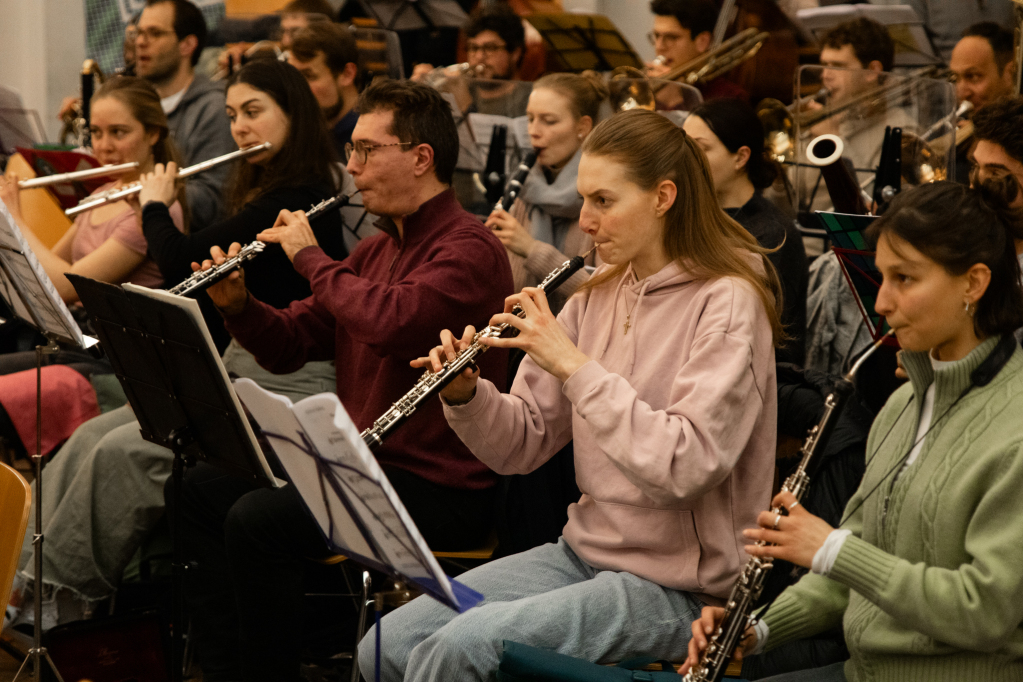 Mehr als 100 junge Musikerinnen und Musiker bringen am Wochenende Schostakowitschs Sinfonie Nr. 7 auf die Bhne des Freiburger Konzerthauses.