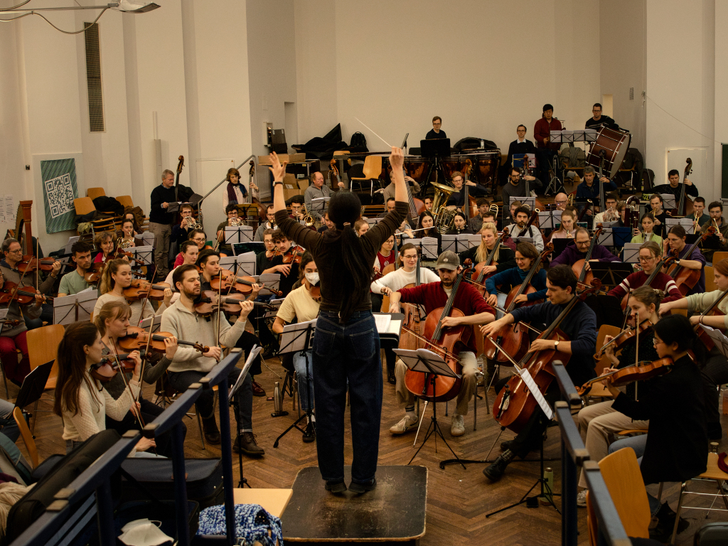 Mehr als 100 junge Musikerinnen und Musiker bringen am Wochenende Schostakowitschs Sinfonie Nr. 7 auf die Bhne des Freiburger Konzerthauses.