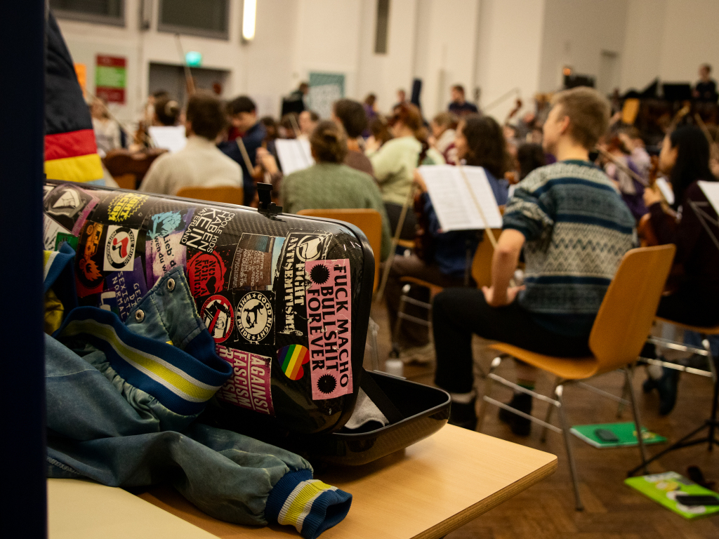 Mehr als 100 junge Musikerinnen und Musiker bringen am Wochenende Schostakowitschs Sinfonie Nr. 7 auf die Bhne des Freiburger Konzerthauses.