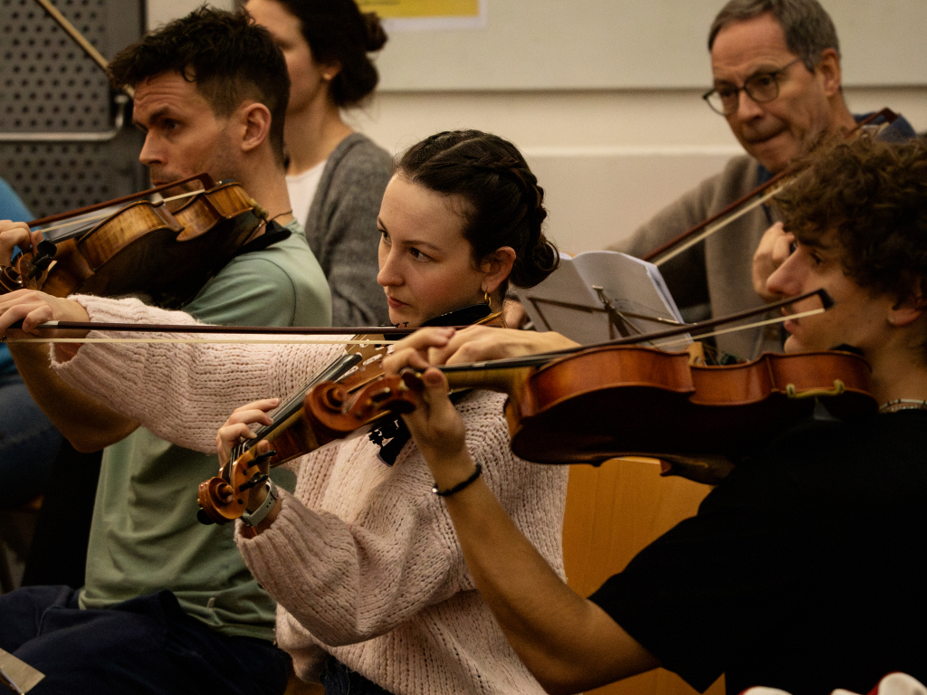 Mehr als 100 junge Musikerinnen und Musiker bringen am Wochenende Schostakowitschs Sinfonie Nr. 7 auf die Bhne des Freiburger Konzerthauses.