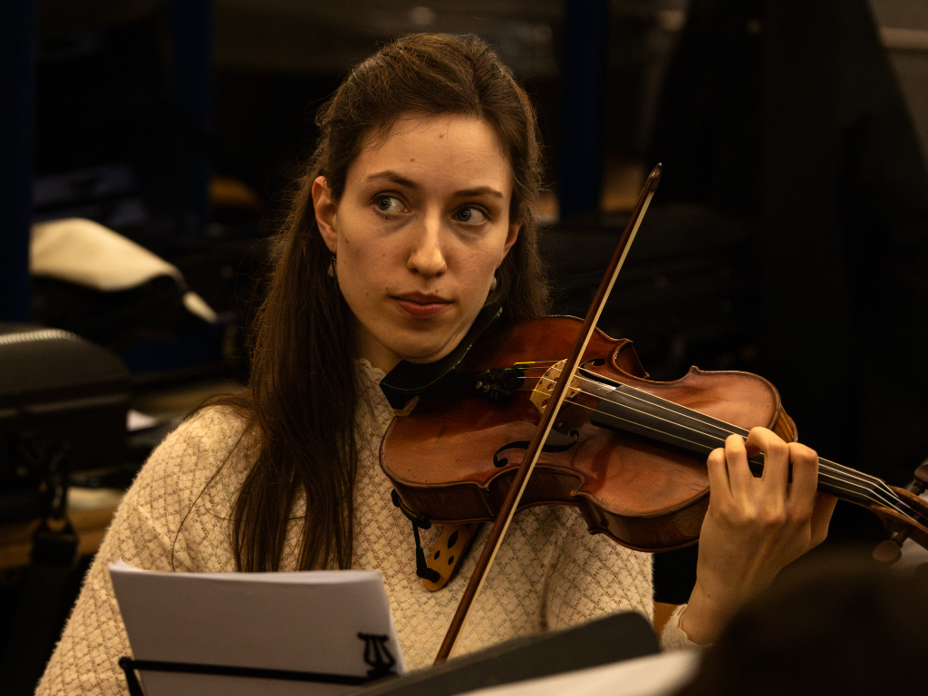 Mehr als 100 junge Musikerinnen und Musiker bringen am Wochenende Schostakowitschs Sinfonie Nr. 7 auf die Bhne des Freiburger Konzerthauses.