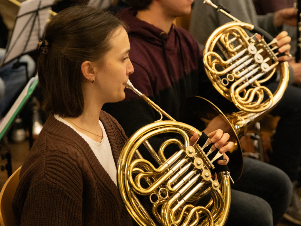 Mehr als 100 junge Musikerinnen und Musiker bringen am Wochenende Schostakowitschs Sinfonie Nr. 7 auf die Bhne des Freiburger Konzerthauses.