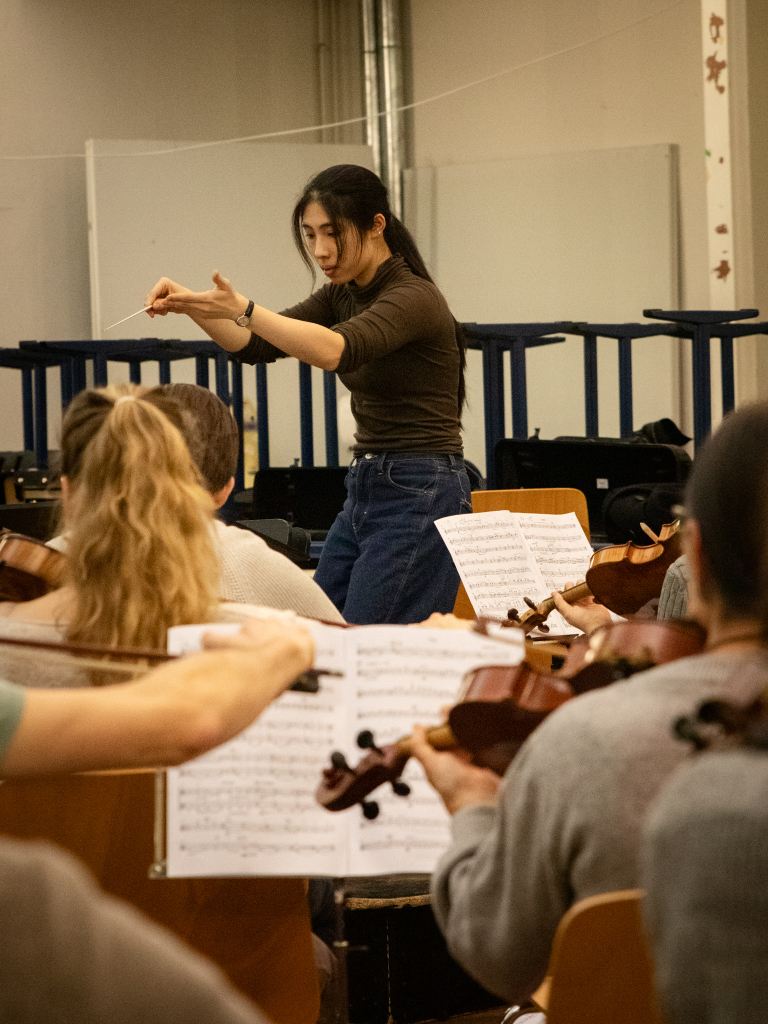 Mehr als 100 junge Musikerinnen und Musiker bringen am Wochenende Schostakowitschs Sinfonie Nr. 7 auf die Bhne des Freiburger Konzerthauses.