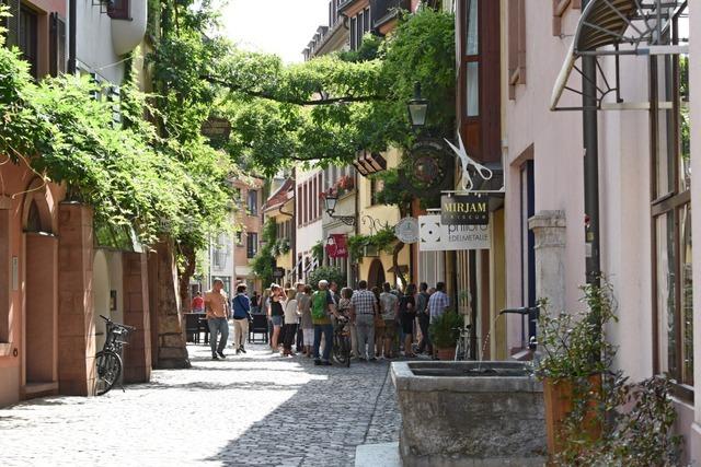 Feuerwehr versus Glyzinien: Der Touristen-Hotspot Konviktstrae in Freiburg hat ein Brandschutz-Problem