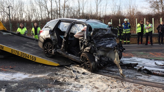 Ein Autofahrer starb bei dem Unfall au...ndstra&szlig;e im Landkreis Karlsruhe.  | Foto: Rene Priebe/pr-video/dpa