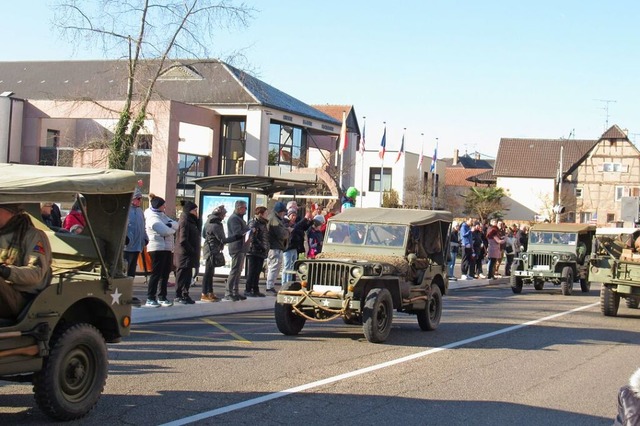 Mit der Militrparade &#8222;Dfil de...g von der deutschen Besatzung gedacht.  | Foto: Hubert Matt-Willmatt