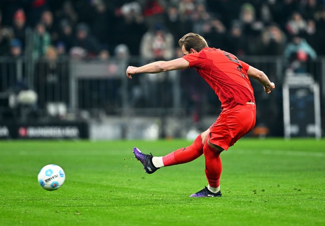 Harry Kane verwandelt Elfmeter Nummer 28 zum 1:0 gegen Bremen.  | Foto: Sven Hoppe/dpa