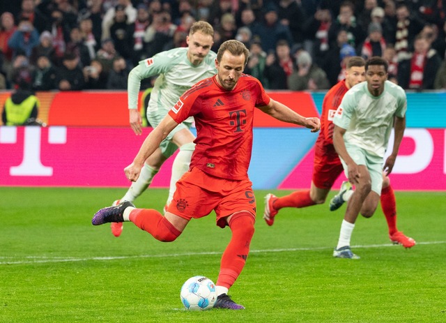 Harry Kane bei seinem 29. Elfmeter-Tor...inander zum 3:0-Endstand gegen Werder.  | Foto: Magdalena Henkel/dpa