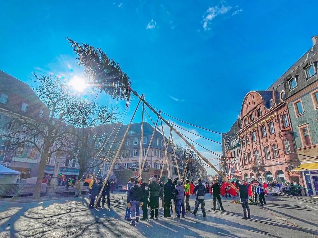 Impressionen vom Narrenbaumstellen in Lrrach