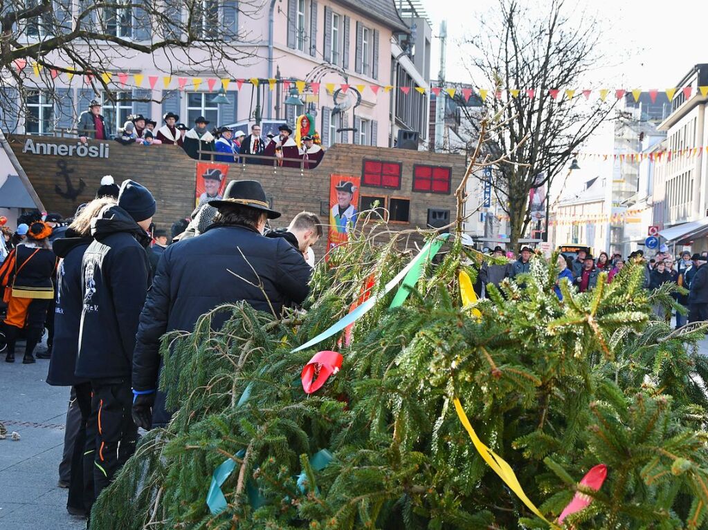 Impressionen vom Narrenbaumstellen in Lrrach