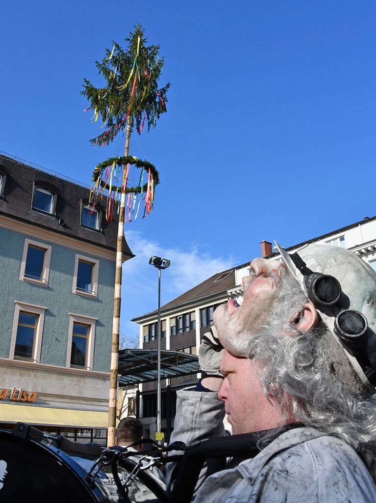 Impressionen vom Narrenbaumstellen in Lrrach