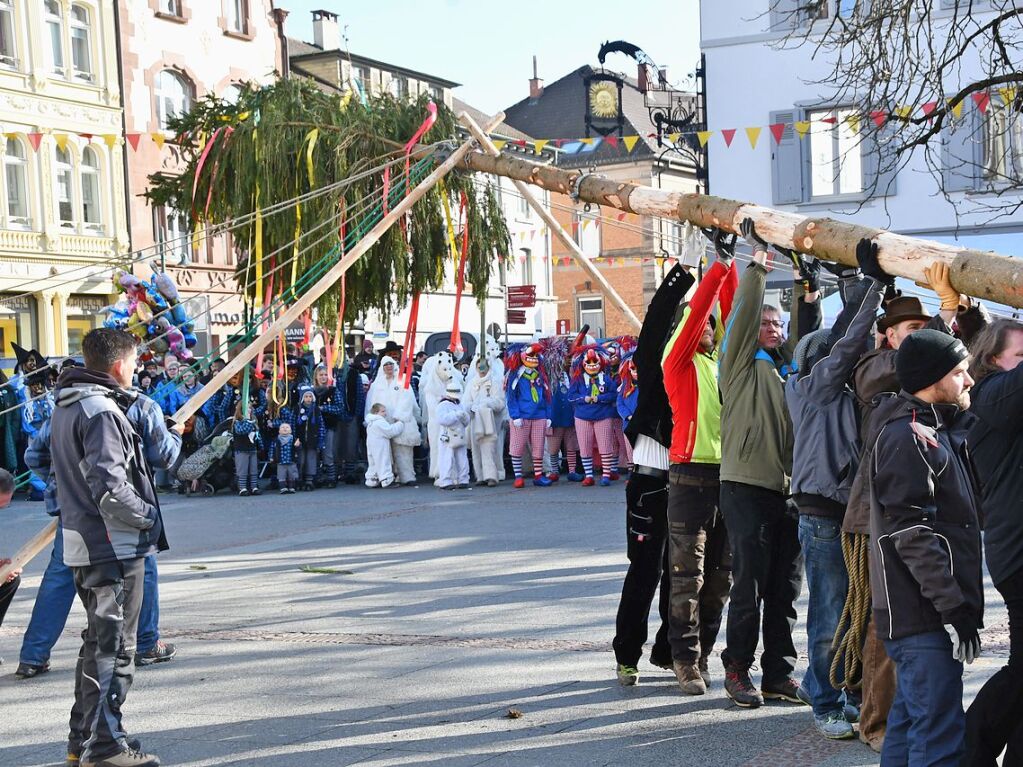 Impressionen vom Narrenbaumstellen in Lrrach