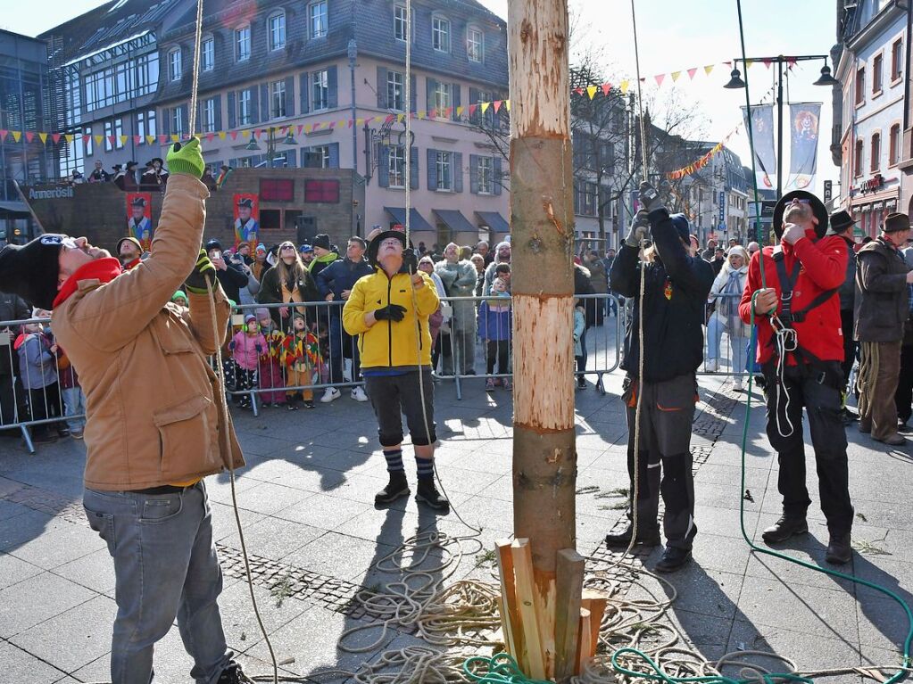 Impressionen vom Narrenbaumstellen in Lrrach