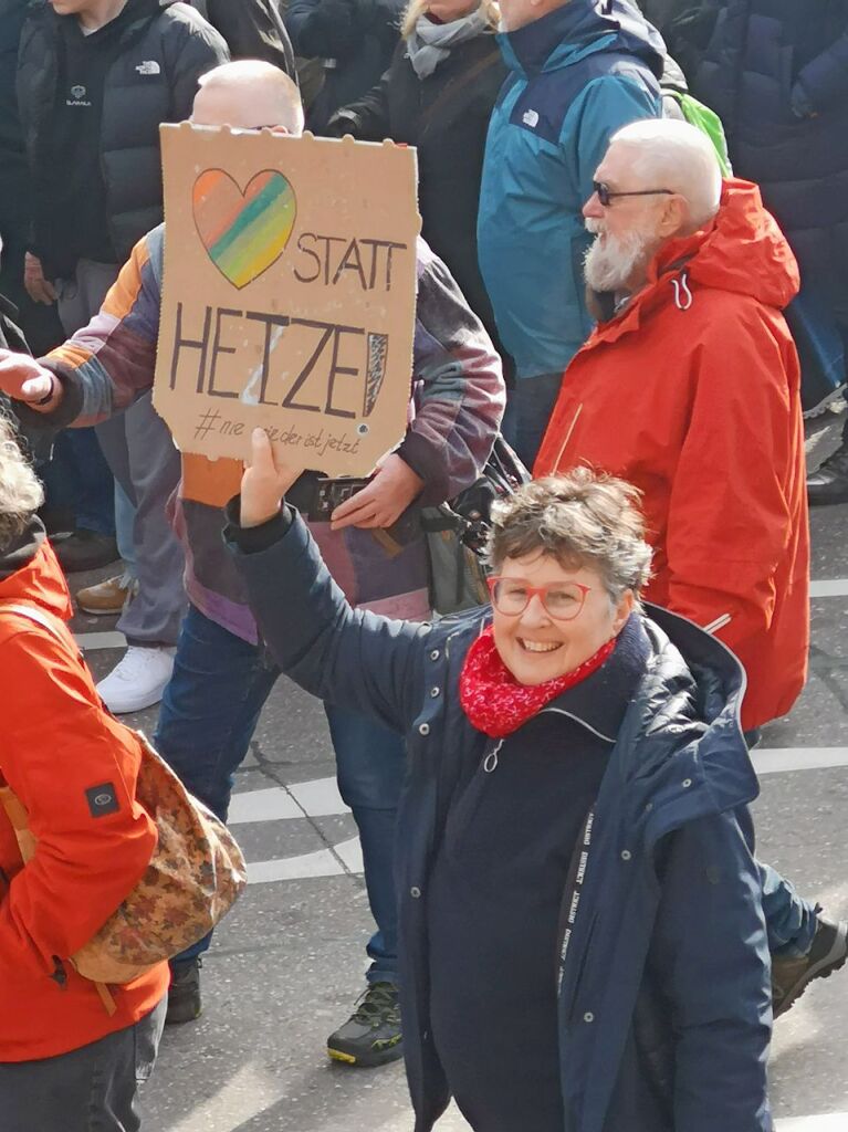 Auch die stdtische Kulturfachbereichsleiterin Carmen Ltsch demonstrierte mit.