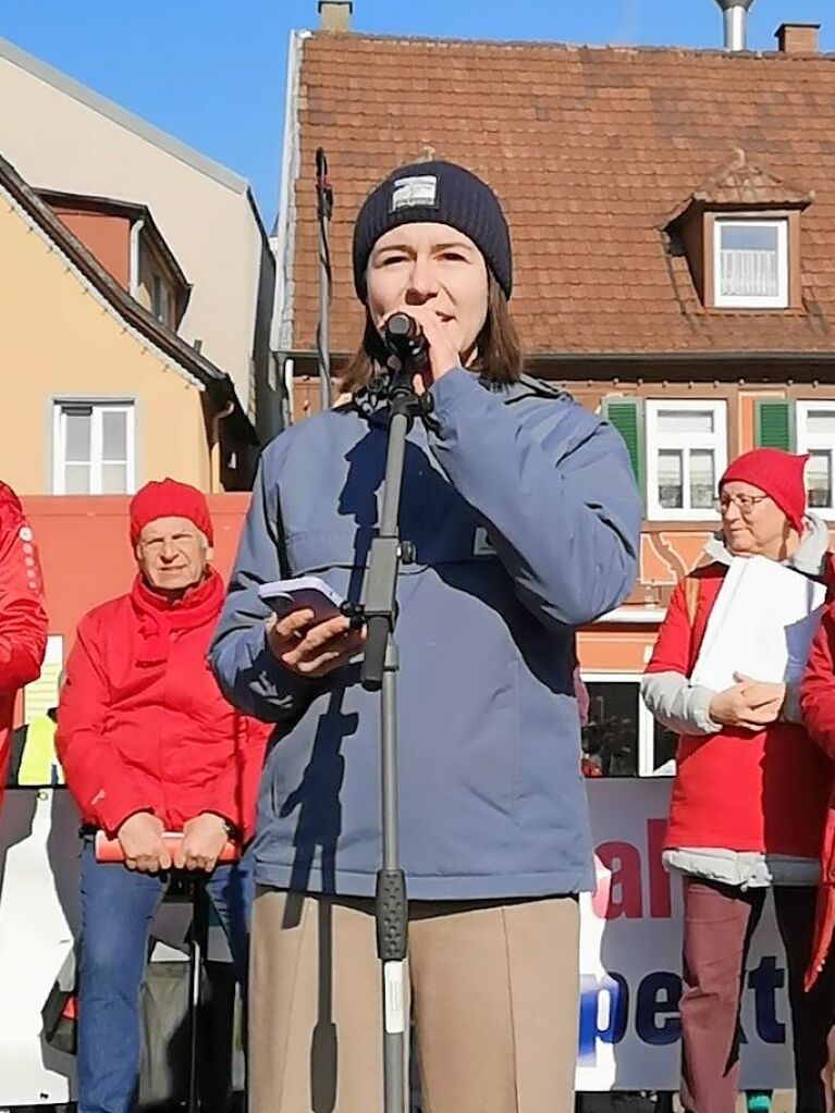 Magdalena Hess, aus Offenburg stammende Klimaaktivistin  in Berlin mit starken Youtube-Auftritten, hielt eine engagierte Rede.