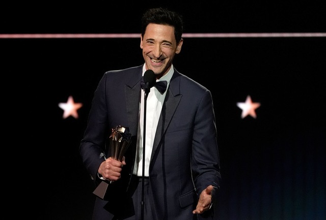 Adrien Brody ("The Brutalist") nimmt d...;r den besten Schauspieler nach Hause.  | Foto: Chris Pizzello/Invision/AP/dpa