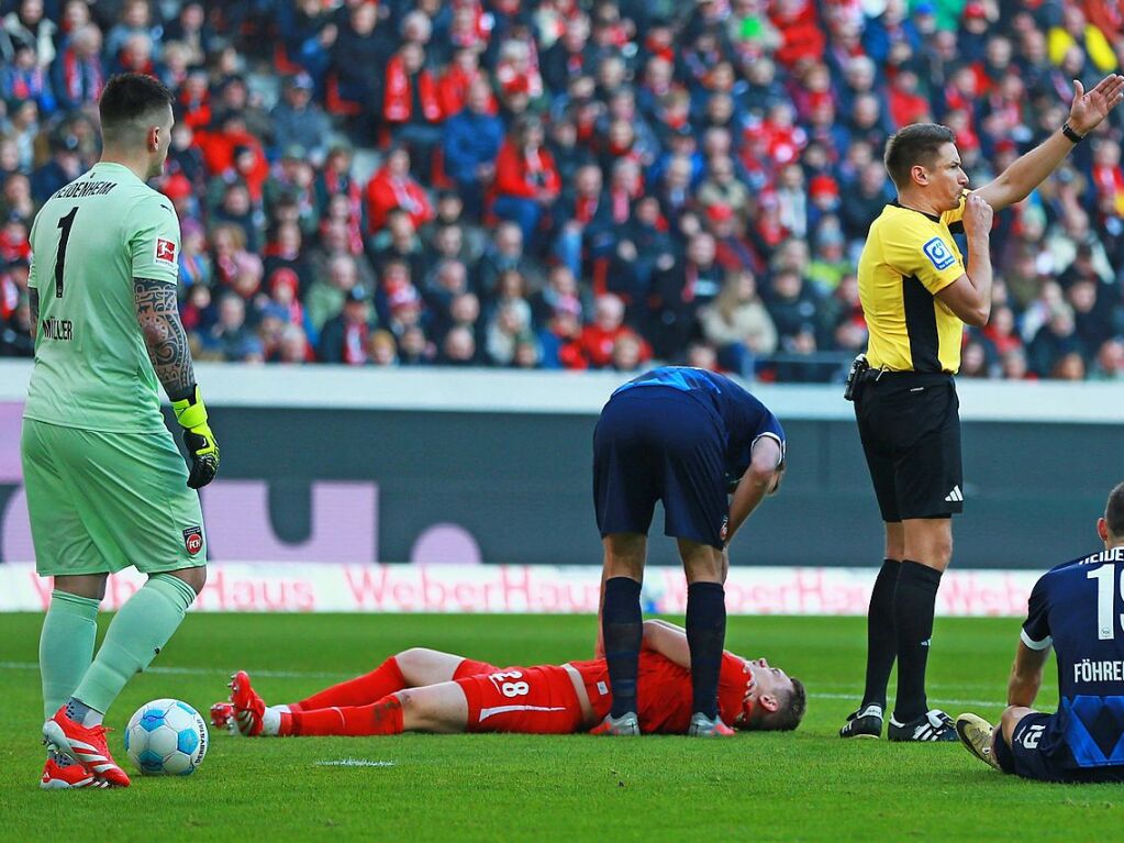 Matthias Ginter am Boden.