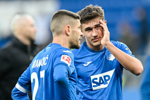 Ratlos: Hoffenheims Andrej Kramaric (li.) und Tom Bischof  | Foto: Uwe Anspach/dpa