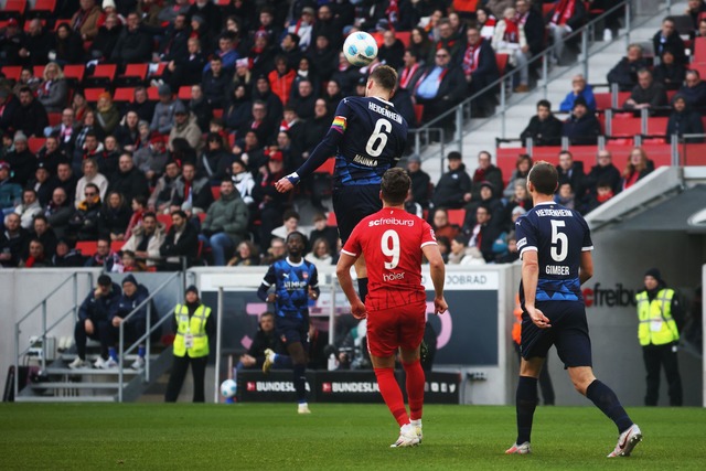 Nur selten obenauf: Kapit&auml;n Mainka und der 1. FC Heidenheim.  | Foto: Philipp von Ditfurth/dpa