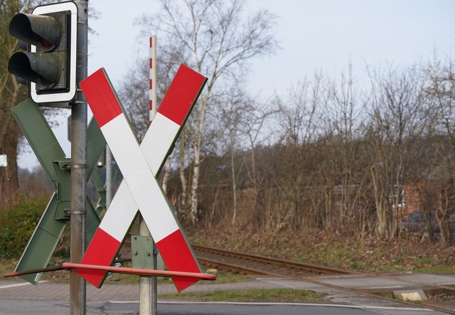 Auf der Bahnstrecke Stuttgart-Ulm gibt es Probleme. (Symbolbild)  | Foto: Marcus Brandt/dpa