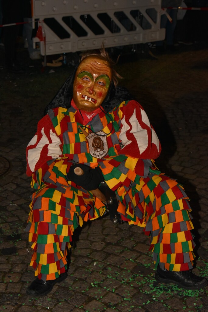 Frhlich zogen ber 80 Znfte, Fanfarenzge, Gugge-Musik- und Fasnachtsgruppen durch die Emmendinger Altstadt.