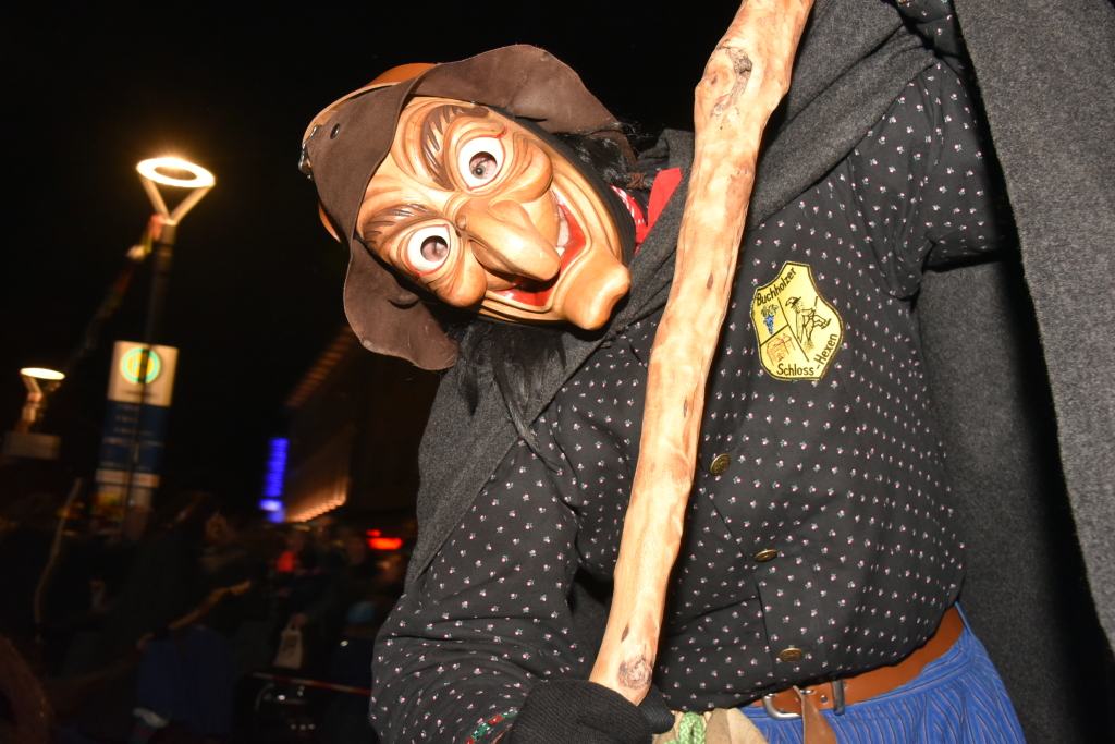 Frhlich zogen ber 80 Znfte, Fanfarenzge, Gugge-Musik- und Fasnachtsgruppen durch die Emmendinger Altstadt.