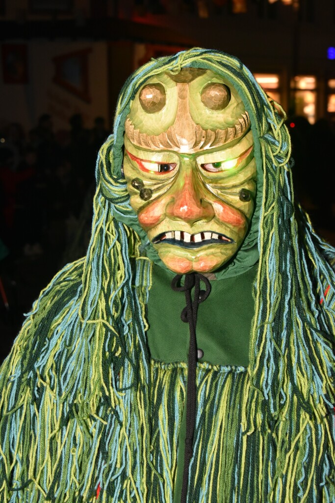 Frhlich zogen ber 80 Znfte, Fanfarenzge, Gugge-Musik- und Fasnachtsgruppen durch die Emmendinger Altstadt.