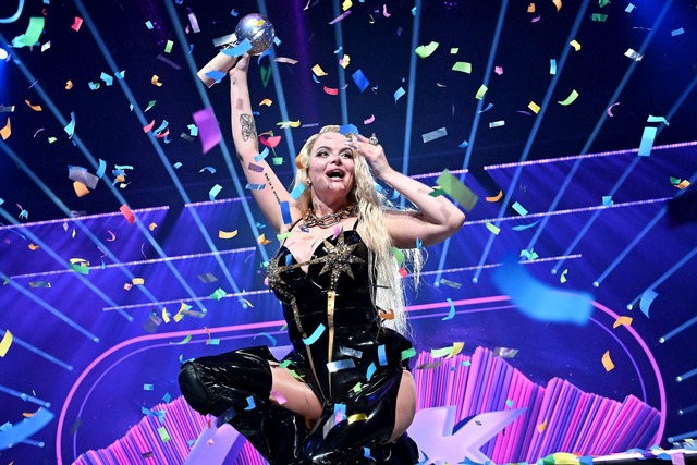 Erika Vikman feiert ihren Sieg beim fi... f&uuml;r den Eurovision Song Contest.  | Foto: Jussi Nukari/Lehtikuva/dpa